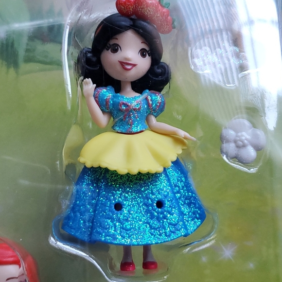 NIB. *Rare*  Disney dolls. - Picture 6 of 7